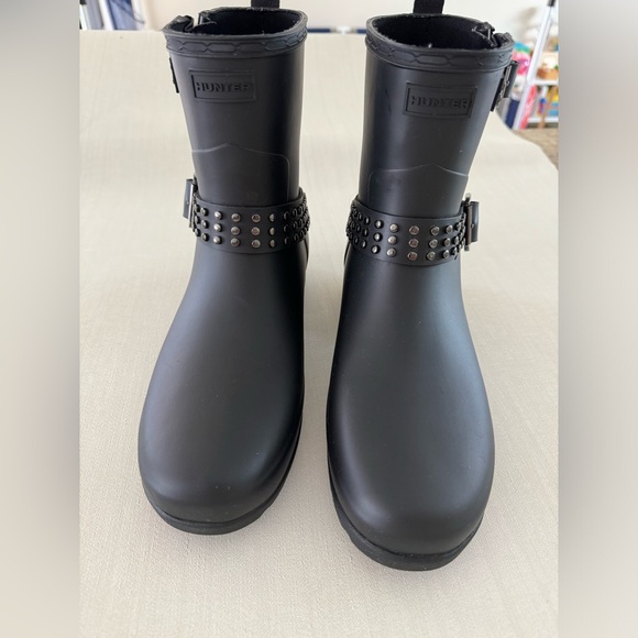 NWOT Hunter Refined Black Stud Short Boots, Size 9 - Never Worn, No Box - Picture 3 of 16